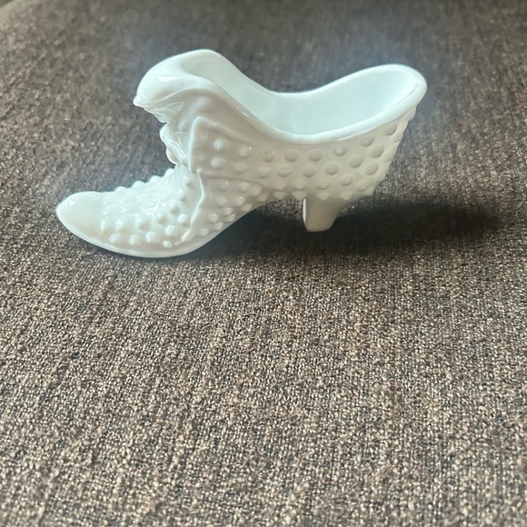 Mid Century milk Glass shoe - vintage style. - Picture 3 of 3